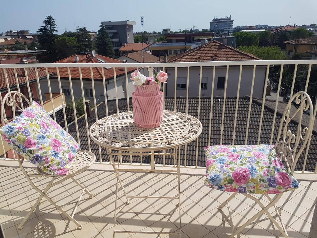The Roses - Delizioso Attico Su 2 Livelli Zona Palacongressi Rimini Buitenkant foto